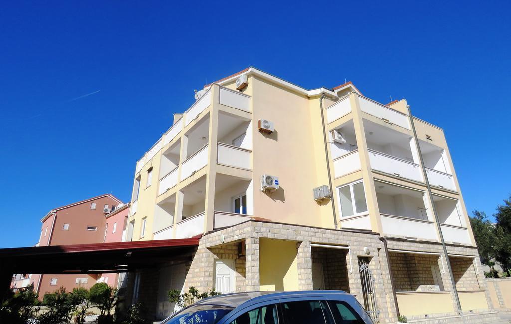 Apartments Party 诺瓦利娅 外观 照片