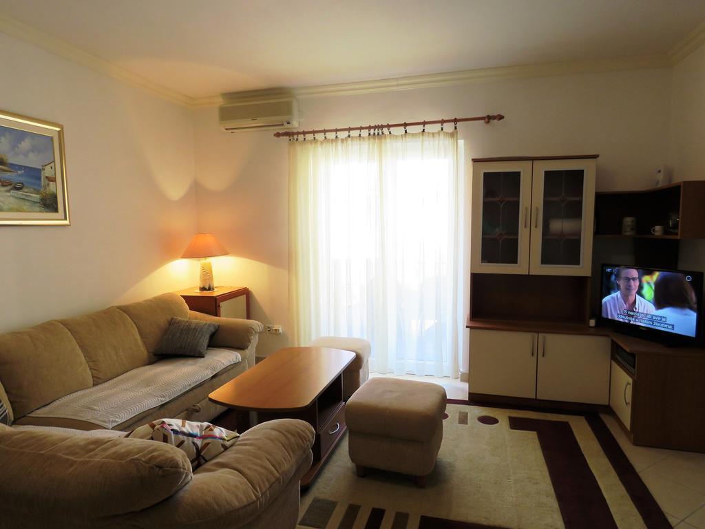 Apartments Party 诺瓦利娅 外观 照片