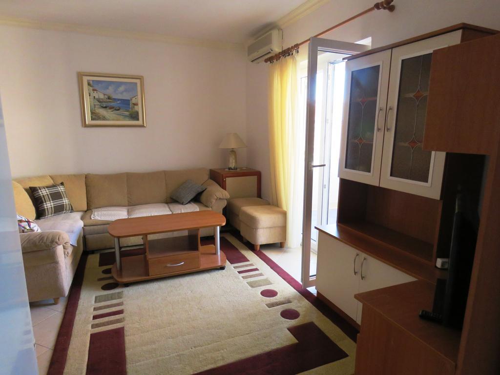 Apartments Party 诺瓦利娅 外观 照片