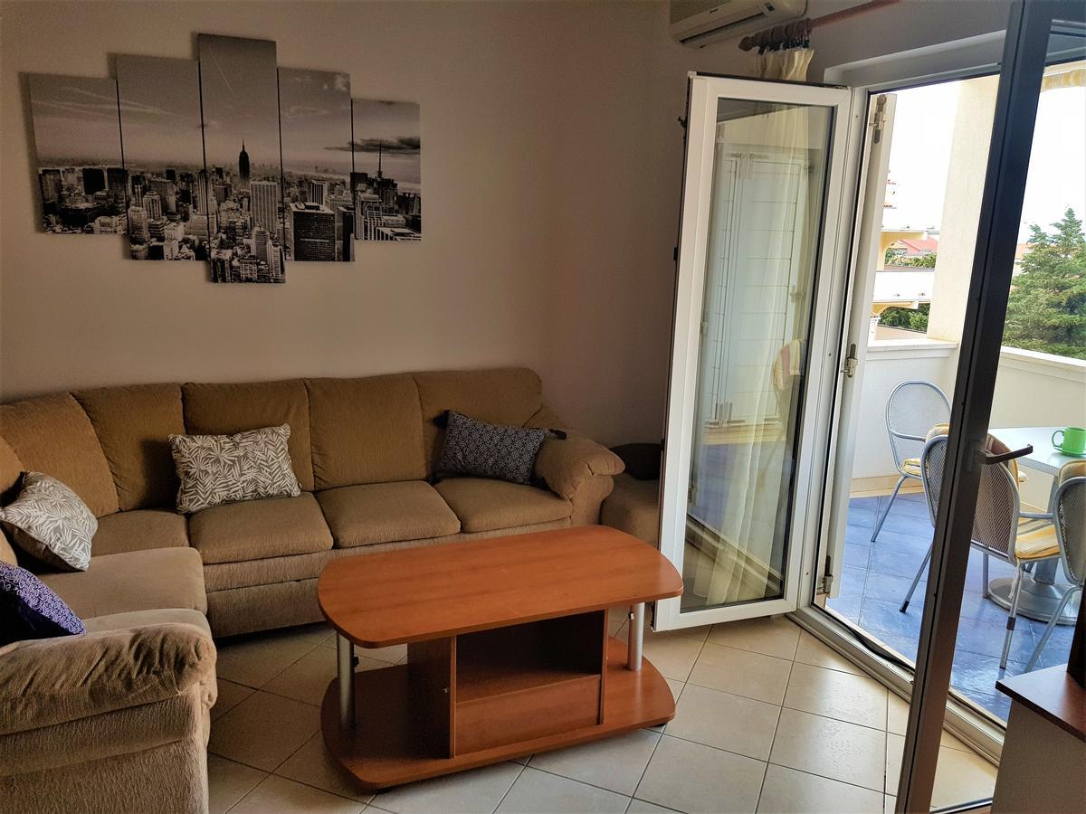 Apartments Party 诺瓦利娅 外观 照片