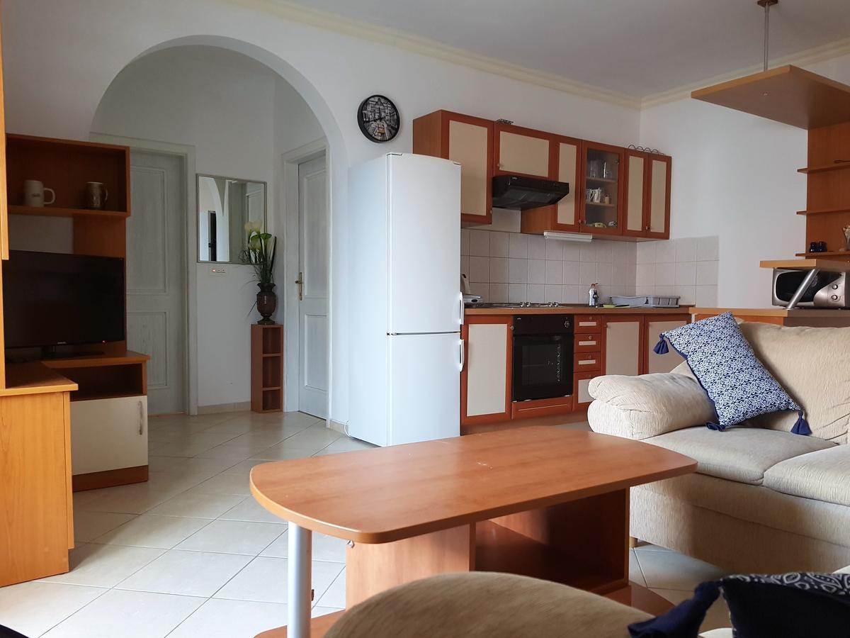 Apartments Party 诺瓦利娅 外观 照片