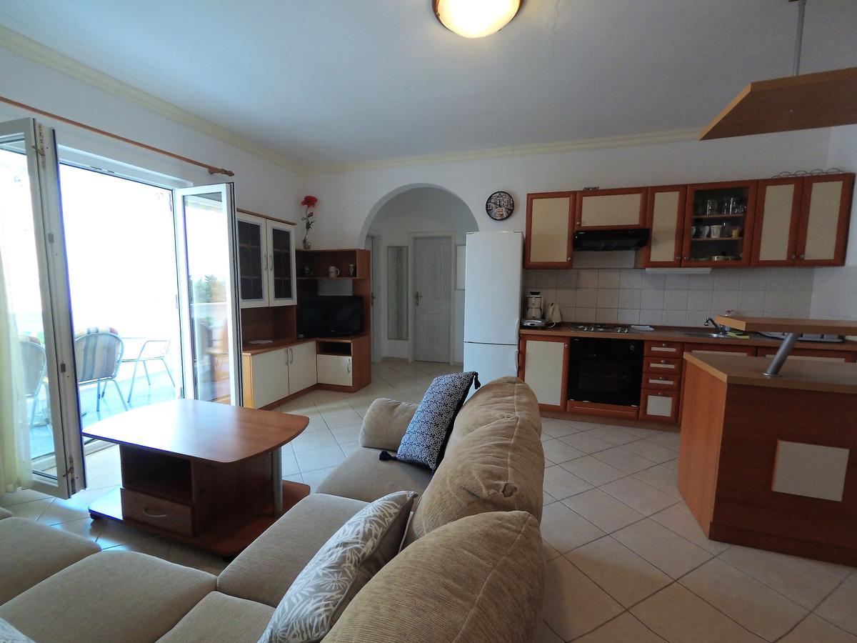 Apartments Party 诺瓦利娅 外观 照片
